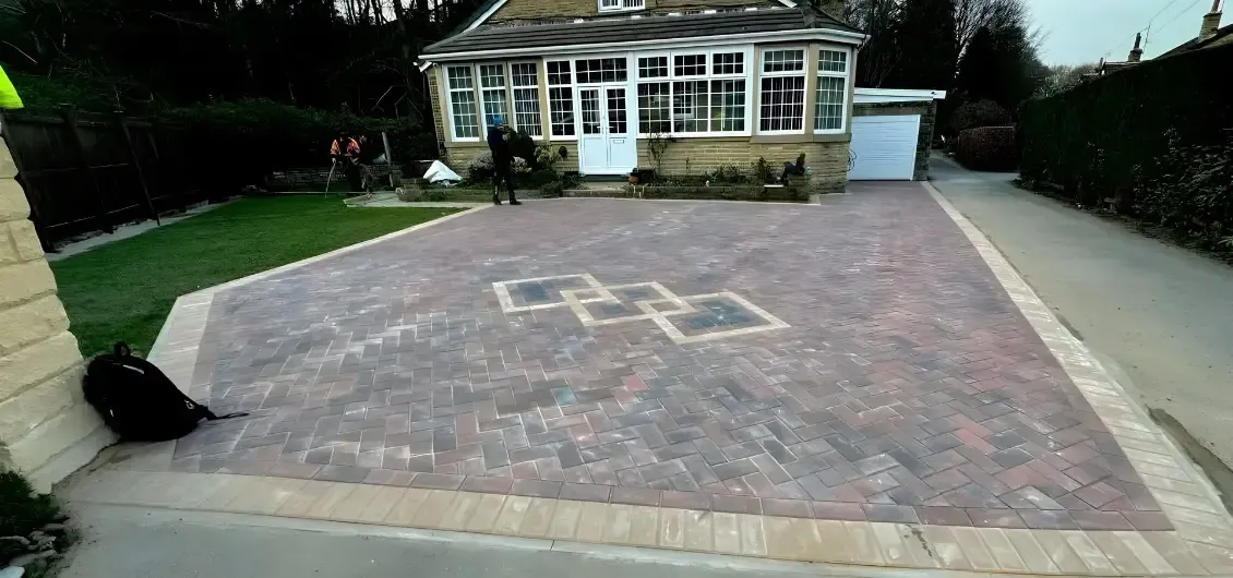 image of a block paving driveway