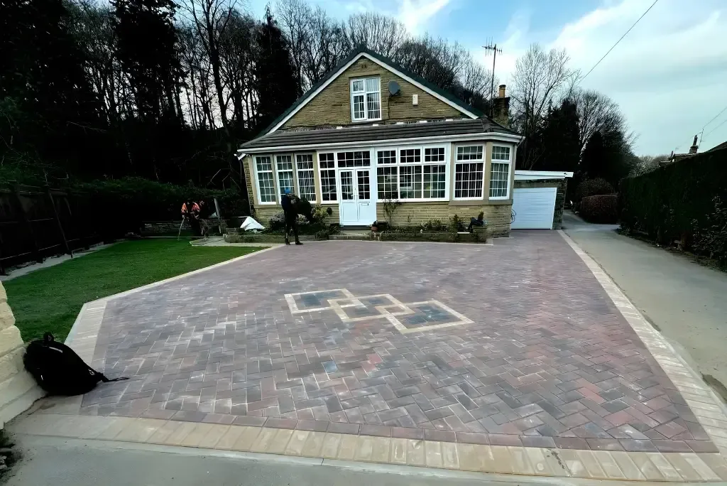 image of a block paving driveway