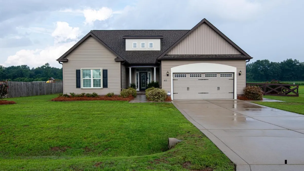 Boca Raton Concrete builds and installs pool deck