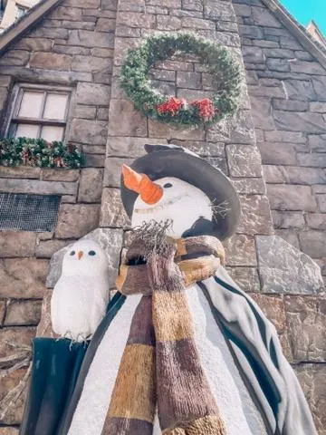 A snowman with Owl in Hogsmeade during the Holidays at Universal Orlando
