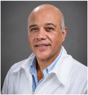 Dr. Oscar R. de León Pérez, Director Médico de Eternal Guatemala