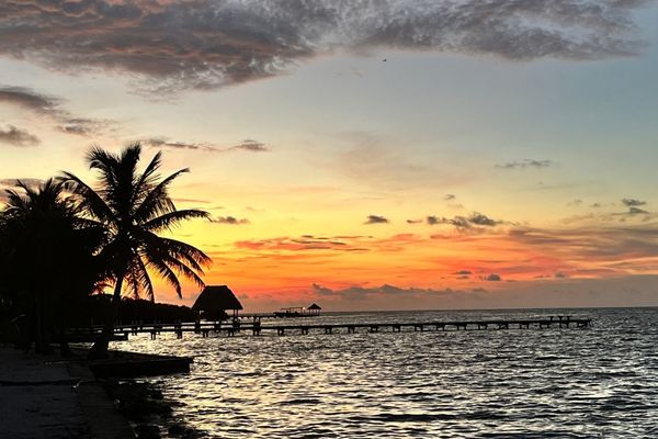 belize-sunrise-over-beach