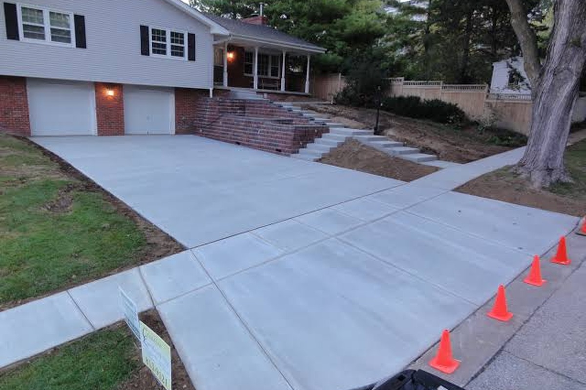 Omaha Concrete builds and installs driveways.