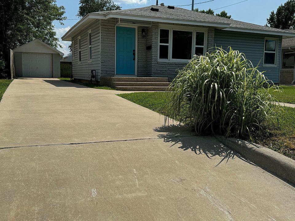 Joplin Concrete builds and installs Driveway