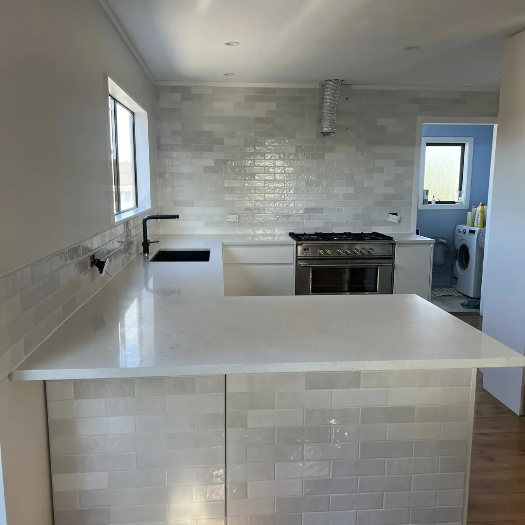 Kitchen splashback tiling in Auckland home