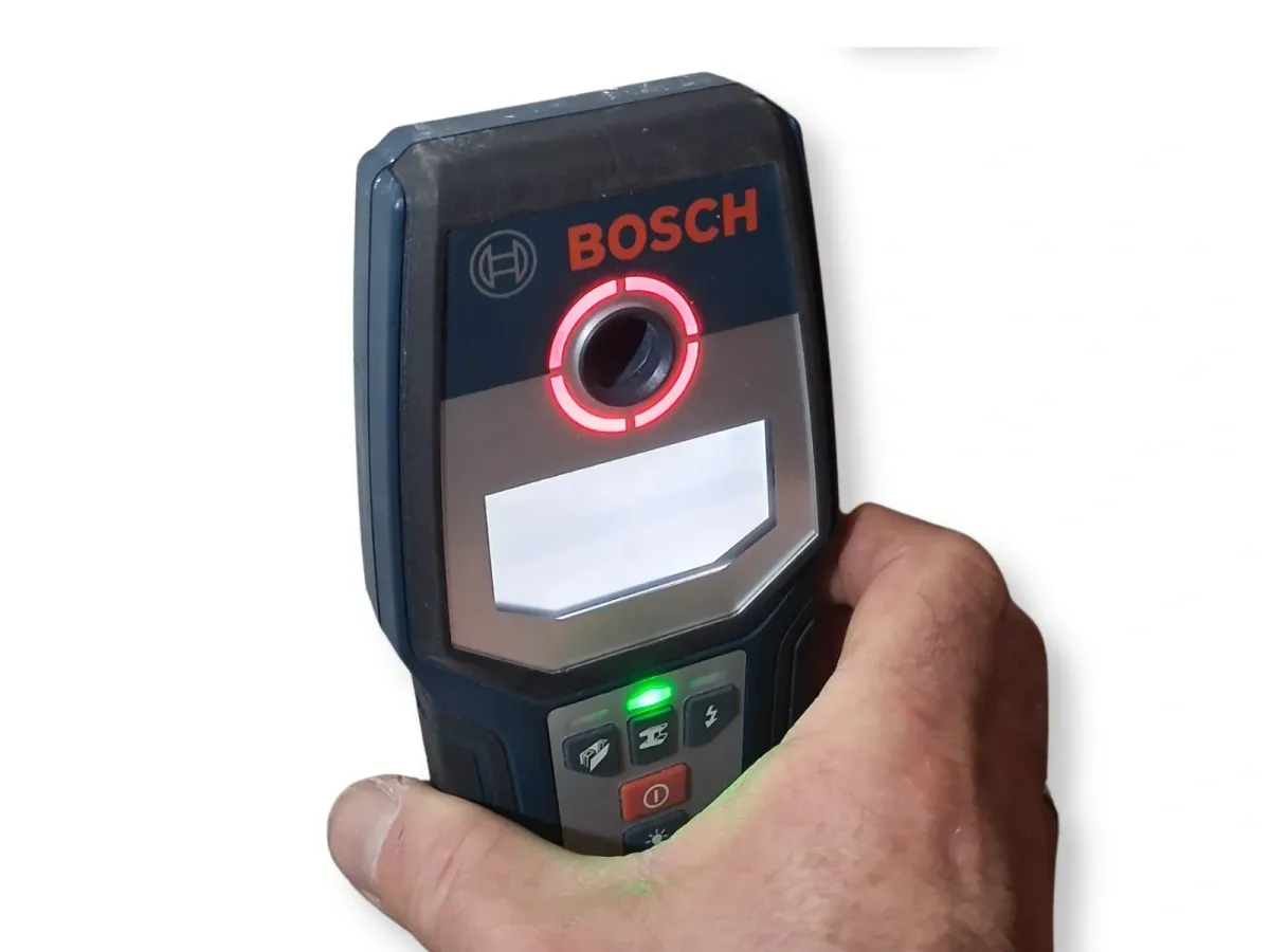 Vezeték nyomvonalának meghatározása nyomvonal kereső vevőegységgel, gyors hibaszűkítéshez.