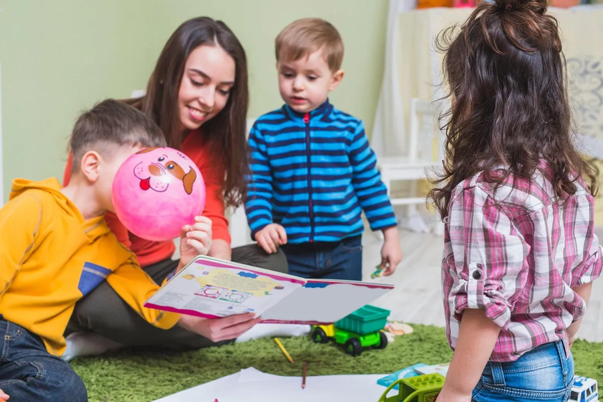 kid-with-letters-game