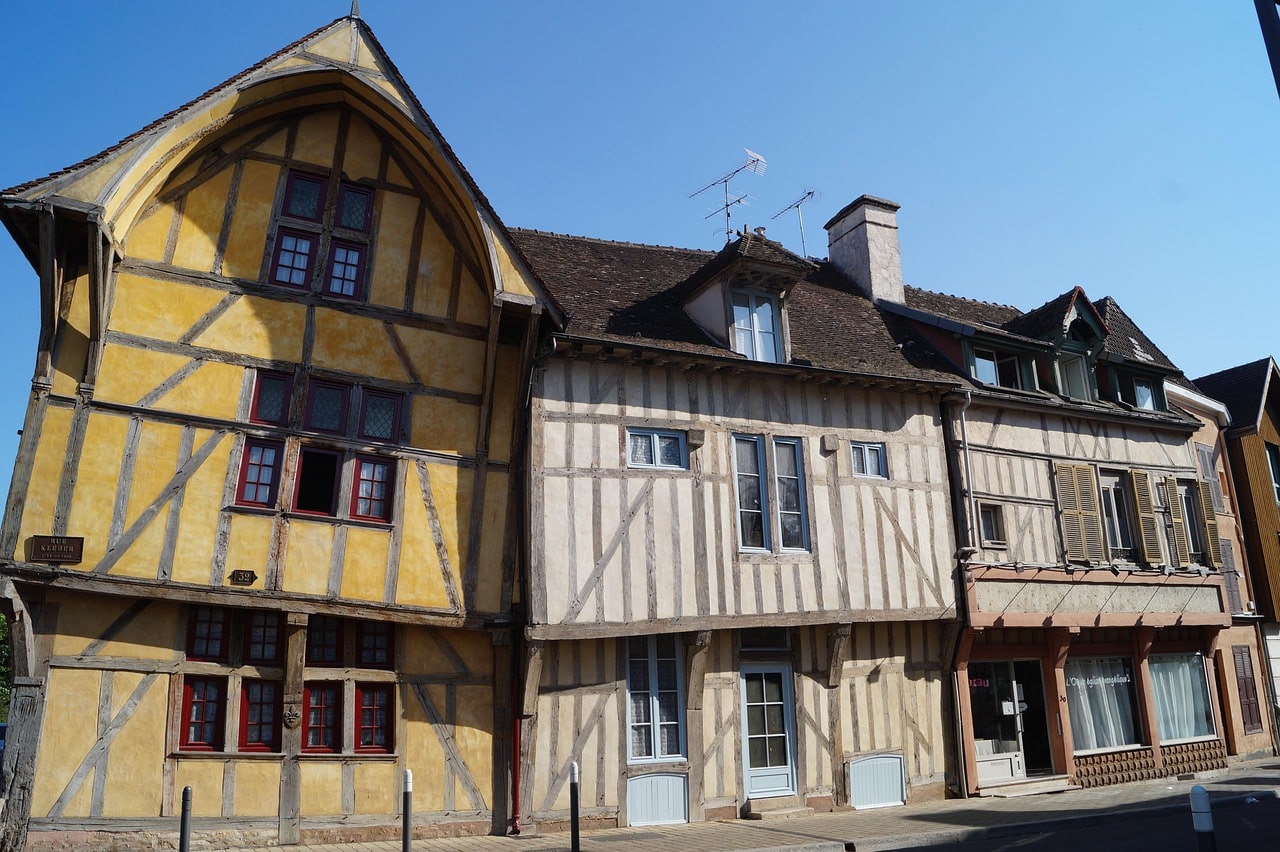 Maisons à colombages dans le centre historique de Troyes : patrimoine champenois à valoriser
