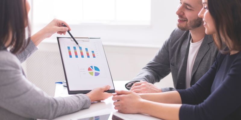 6 Common Myths About Financial Credit Advisors — And the Truth Behind Them