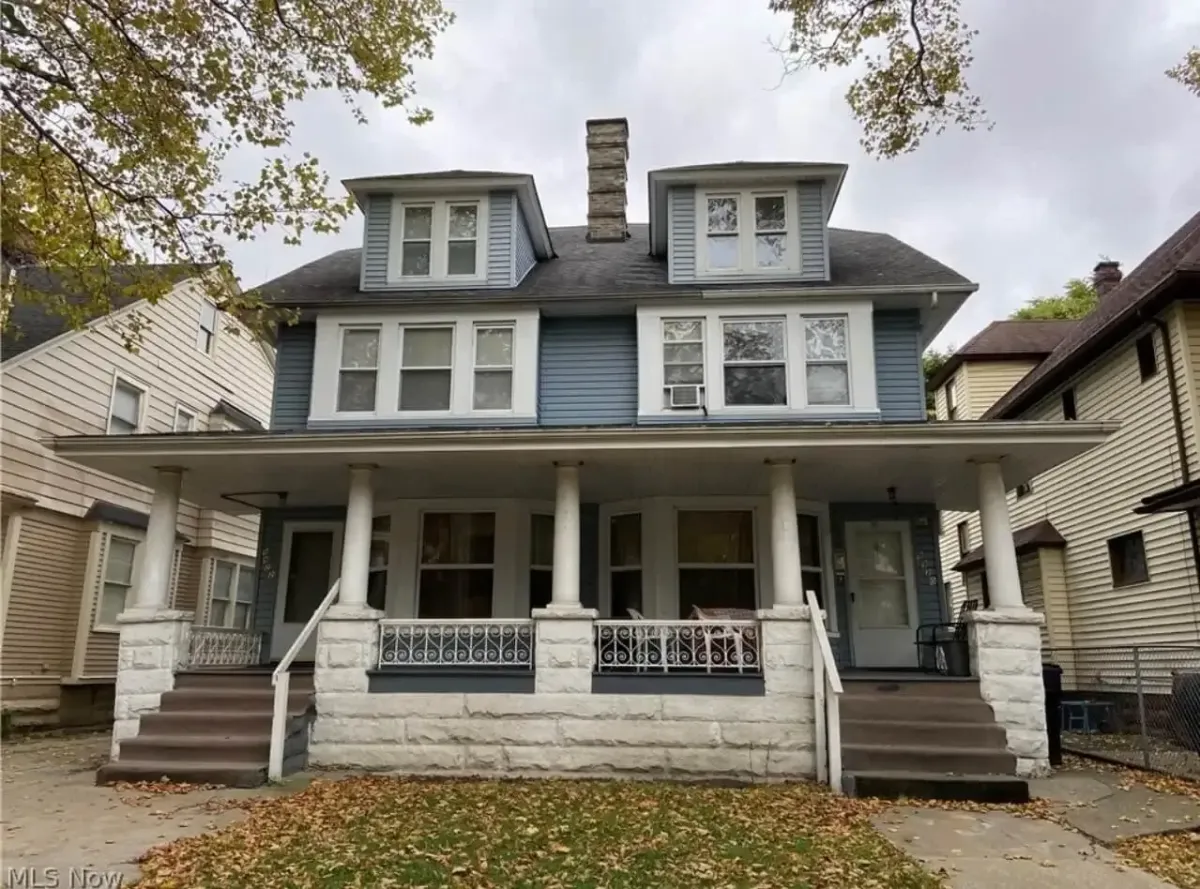 Exterior photo of the Somerset property, showcasing a spacious and well-maintained home offered by Corporate Haven for midterm rentals in Cleveland.