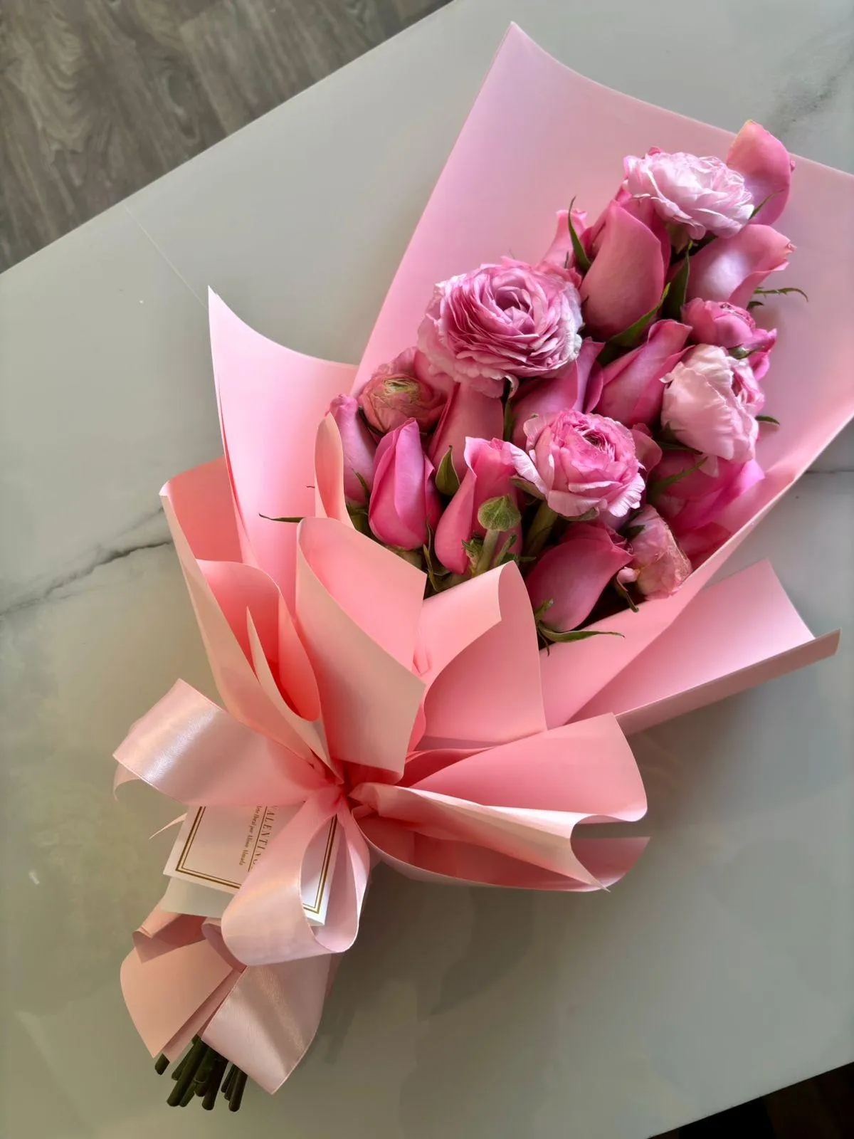 Arreglo floral con girasoles y rosas para amistad