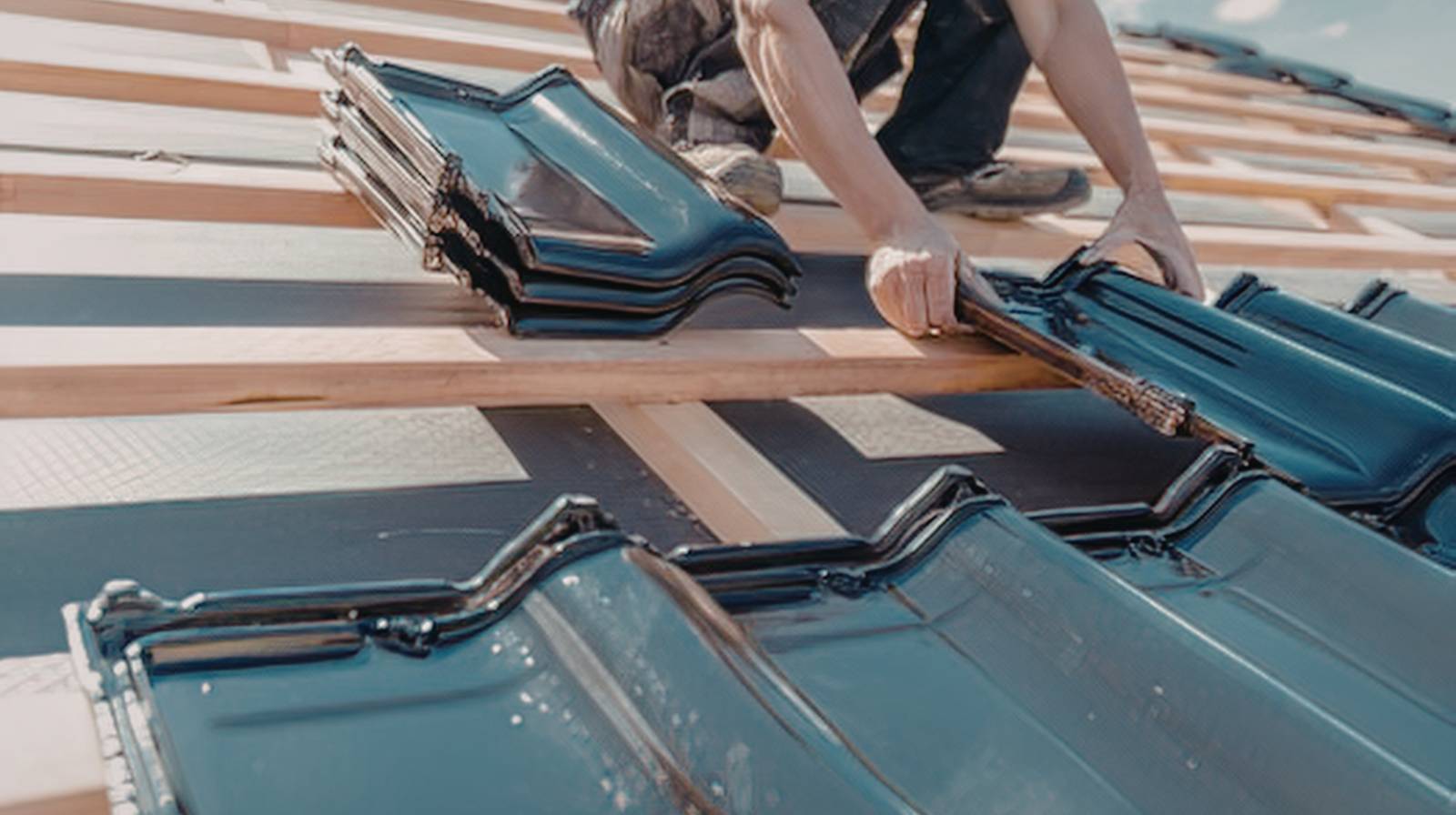 Salt Air vs. Metal Roofs: Choosing the Right Coating for Coastal Ewa Beach Homes
