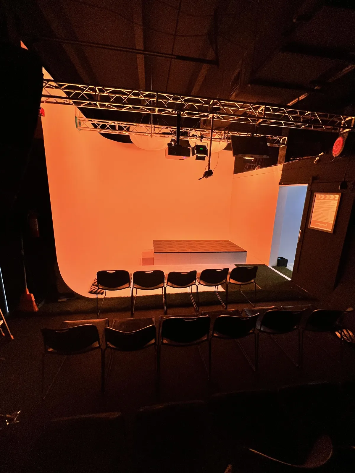Bay with infinity wall and stage.