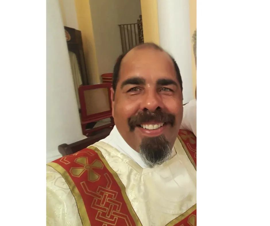 Diac. Rooberto González