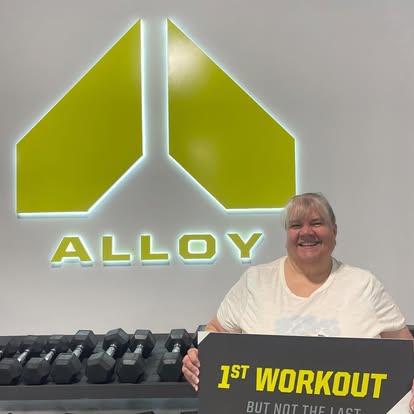 Before and after weight loss transformation of a woman over 40 who achieved results through small group personal training and functional strength training at Alloy Personal Training Kaysville.