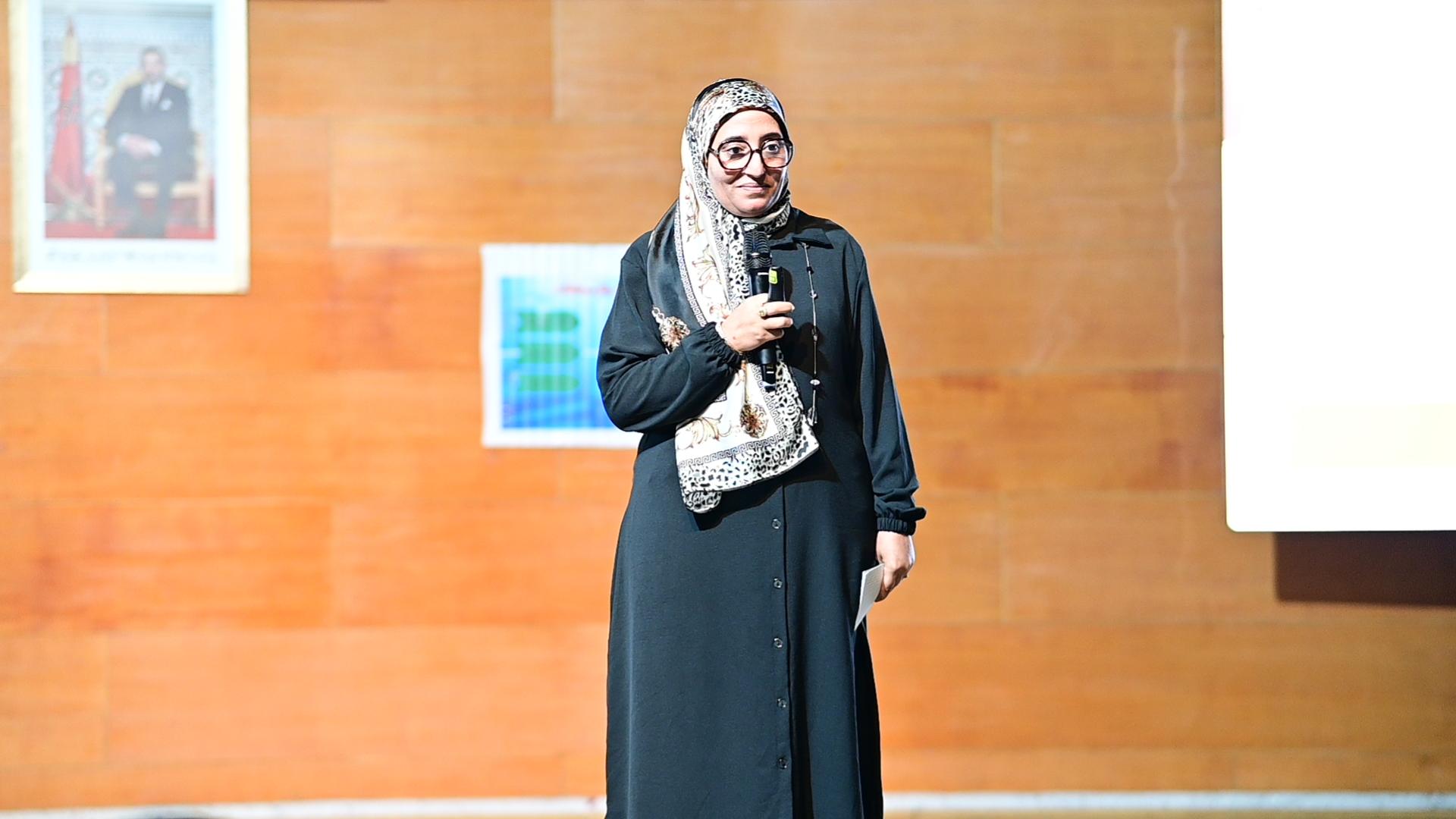 صورة الأستاذة أمينة