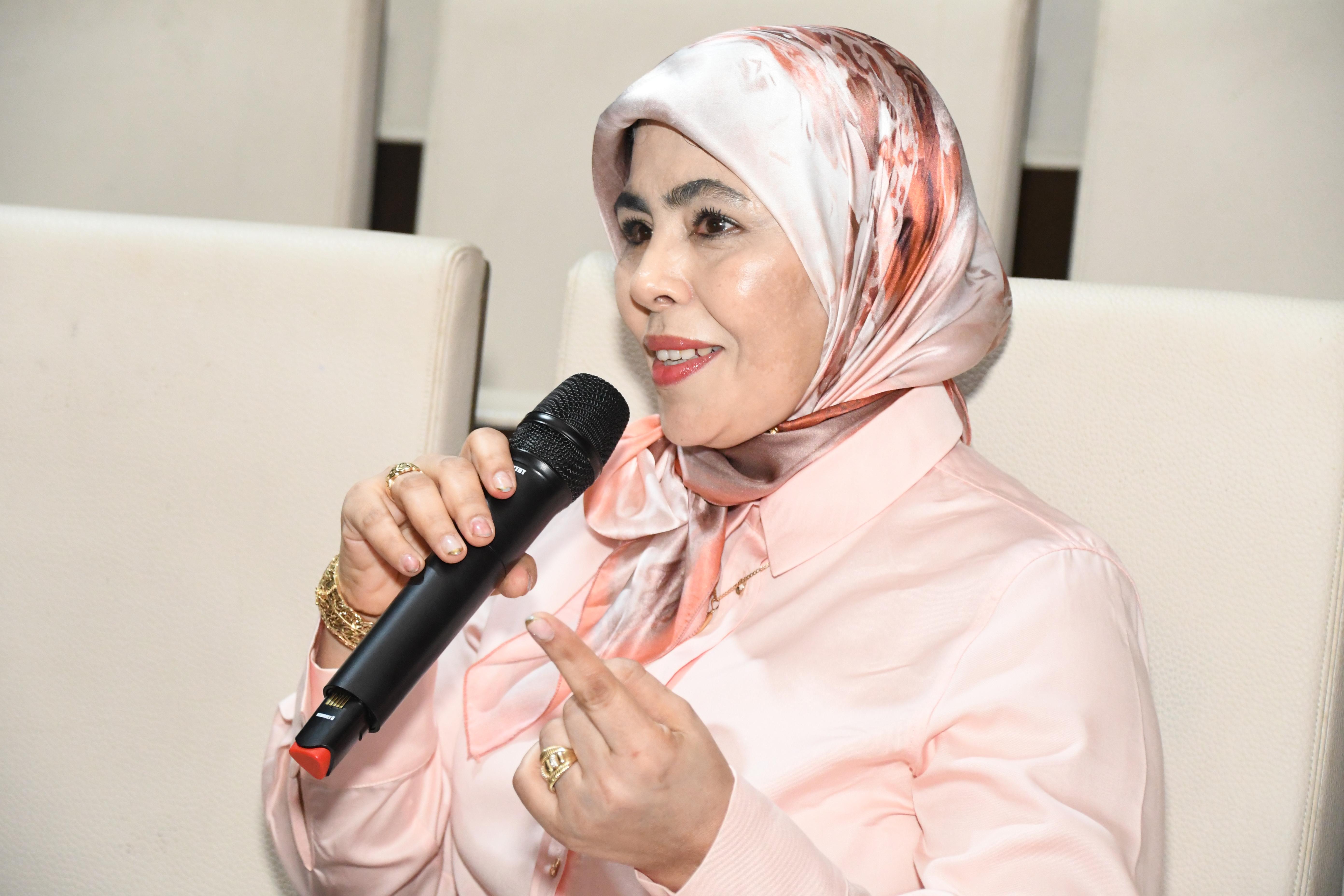 الأستاذة فتيحة سبط