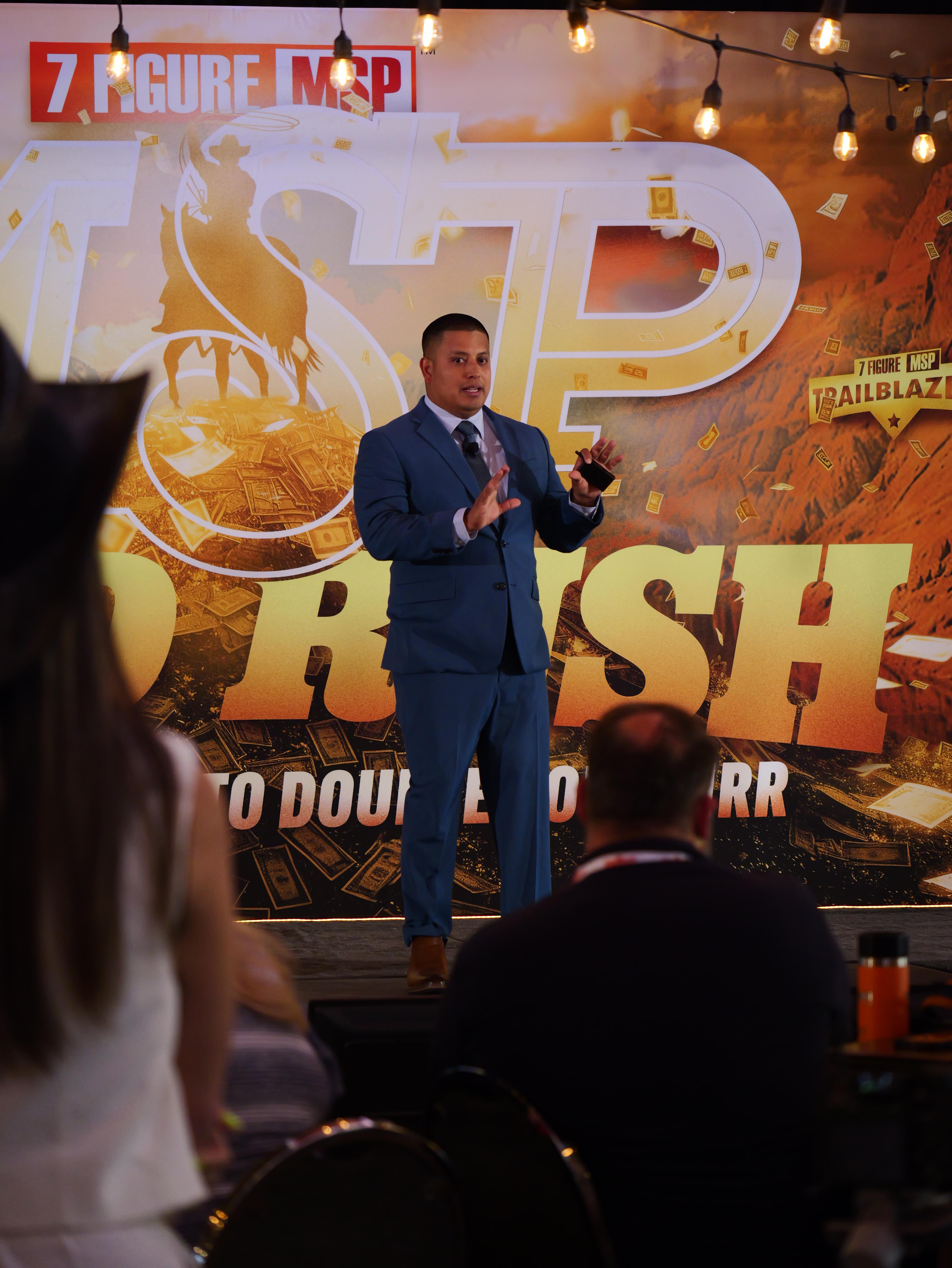 Andres Torres Professional Speaker on stage