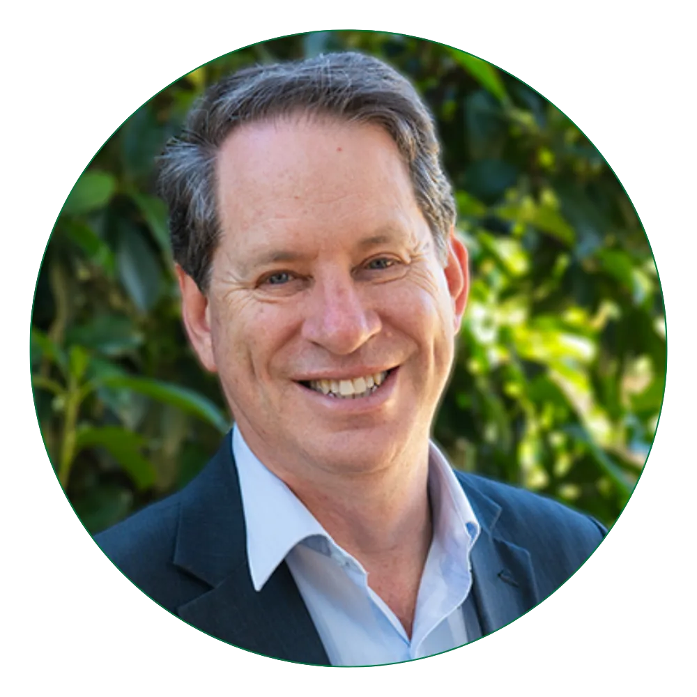 headshot of the author Ian Reilly