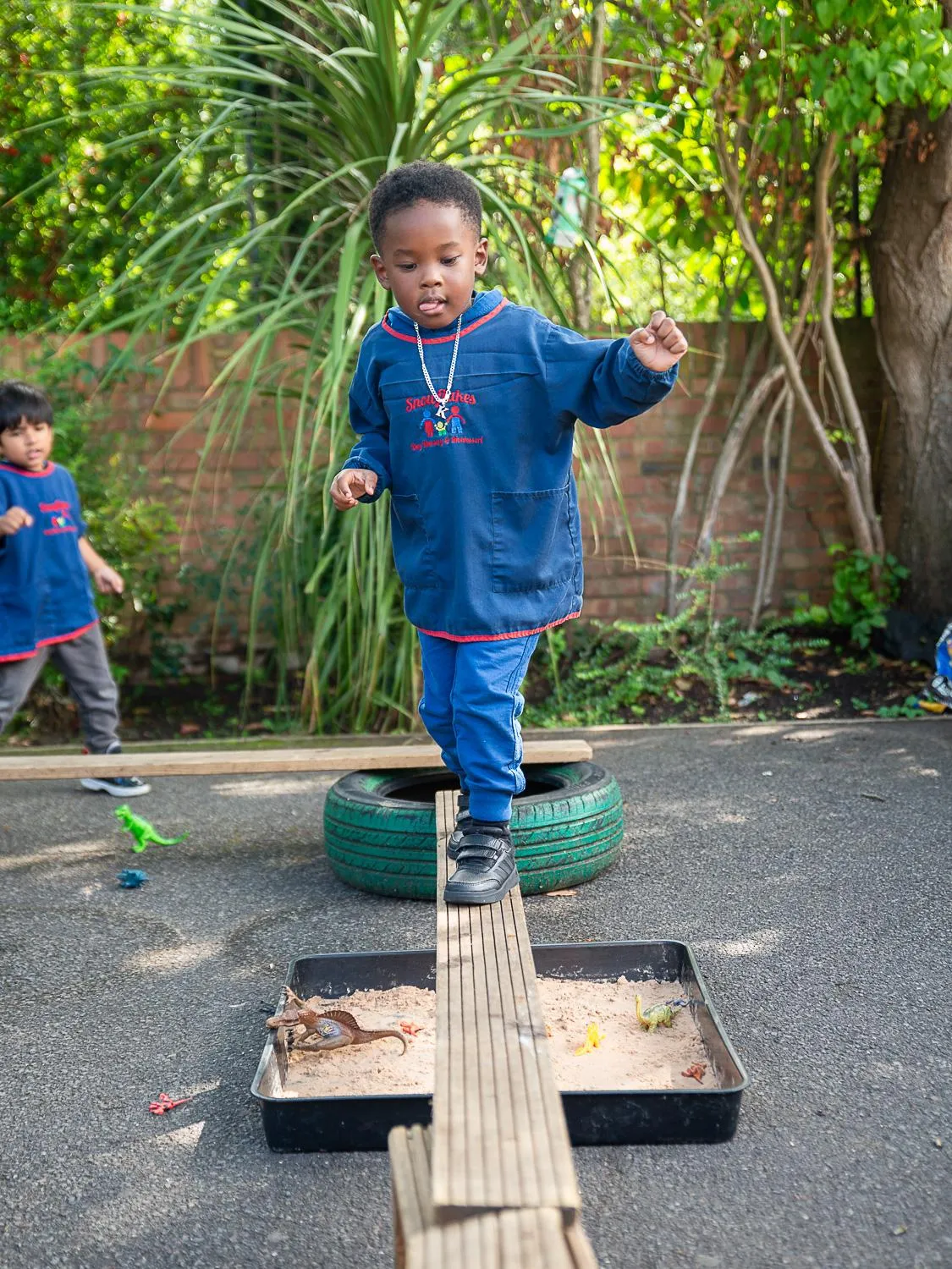 Independant confident play on obstacle course