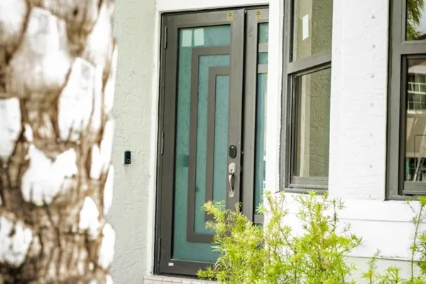 how to clean bifold door glass​
