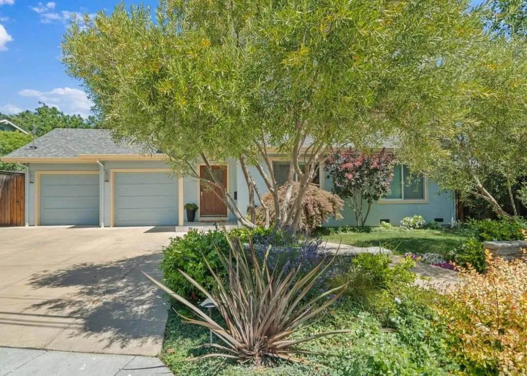 Mountain View Concrete builds and installs Driveway