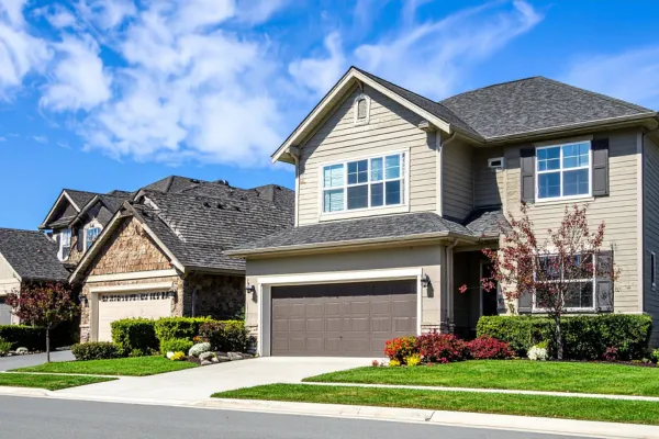 Are Townhomes or Single-Family Homes Better Investments in Ashburn, VA?