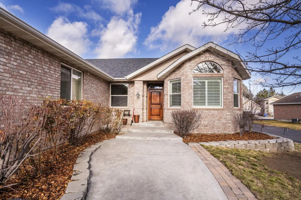 Twin Falls Concrete builds and installs Driveway