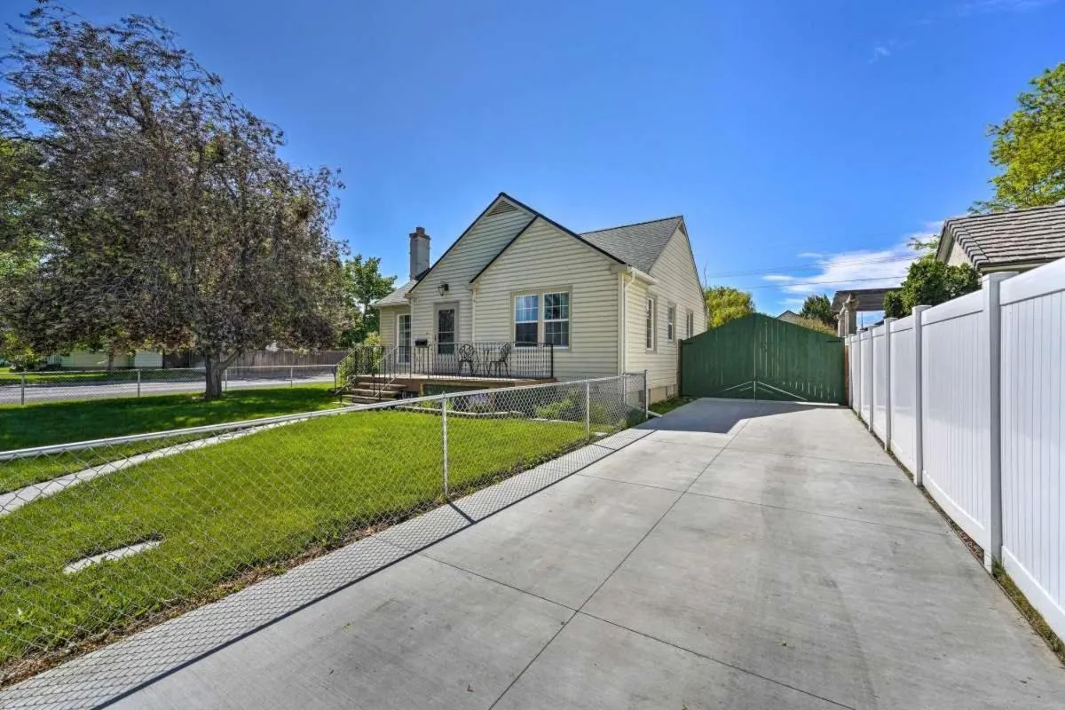 Twin Falls Concrete builds and installs Driveway