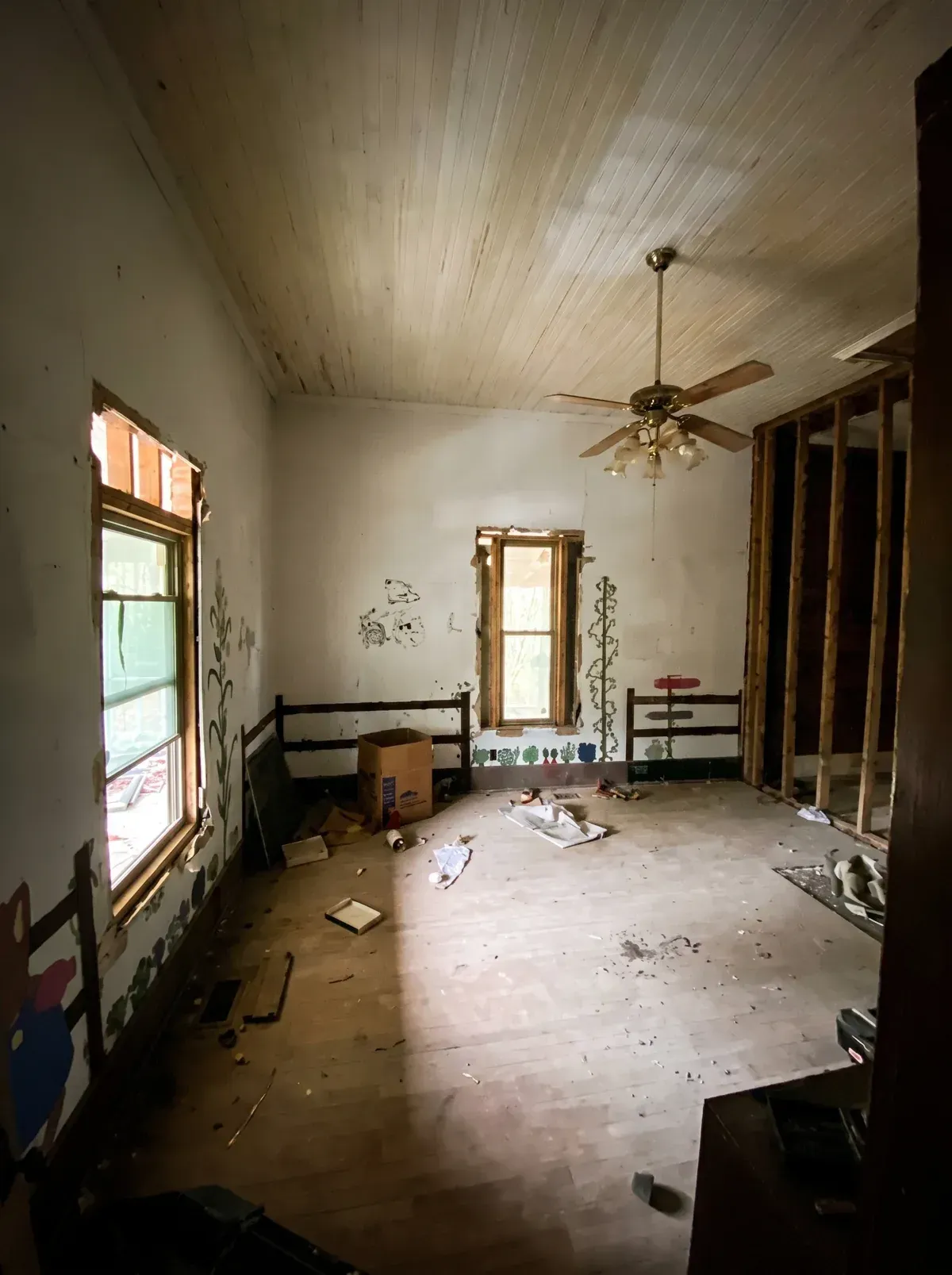 BEFORE: Living room of a single-family home in Upstate South Carolina, before restoration by Eby and Co.