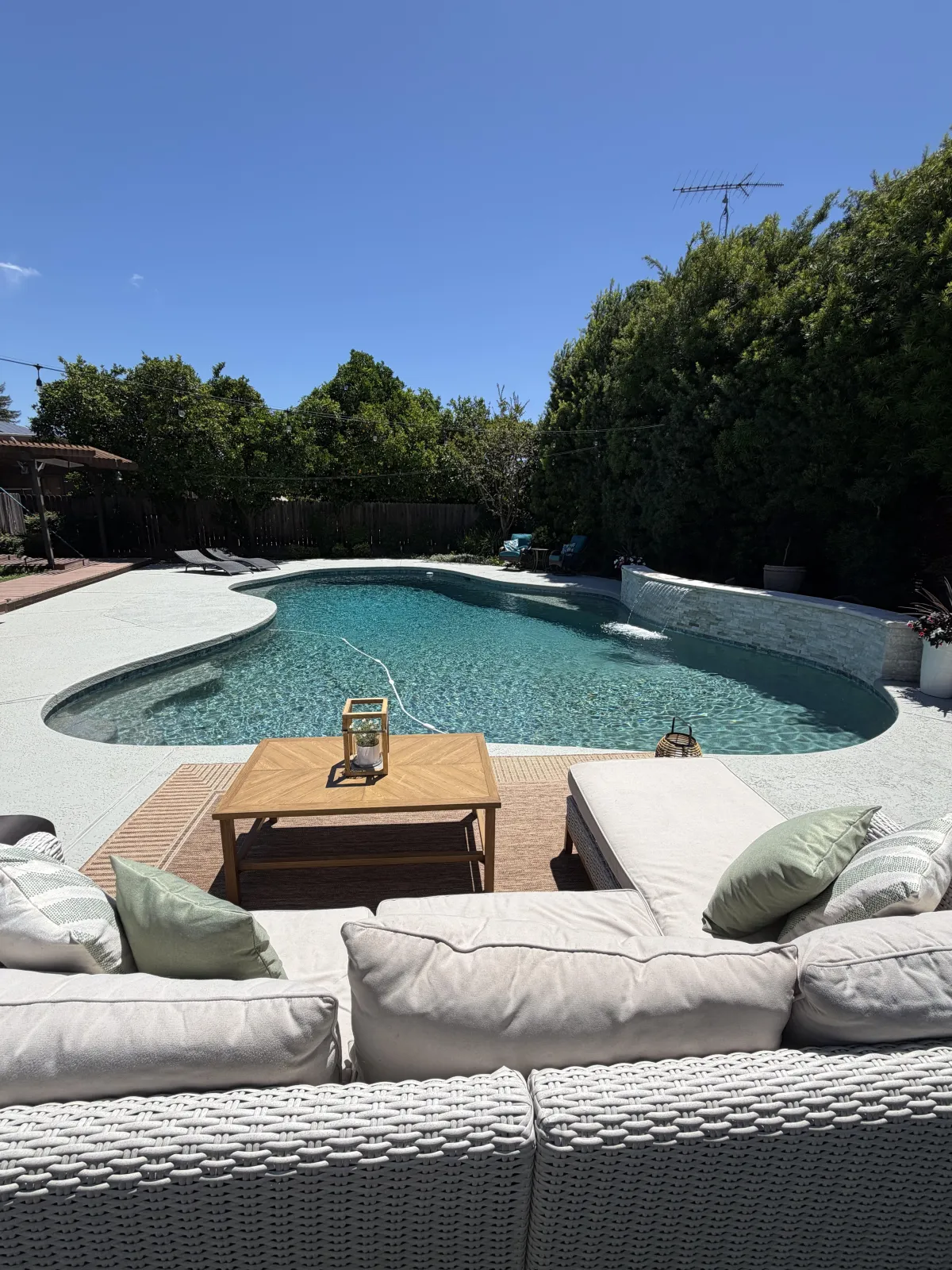 Vertical profile of luxury infinity pool in Bel Air