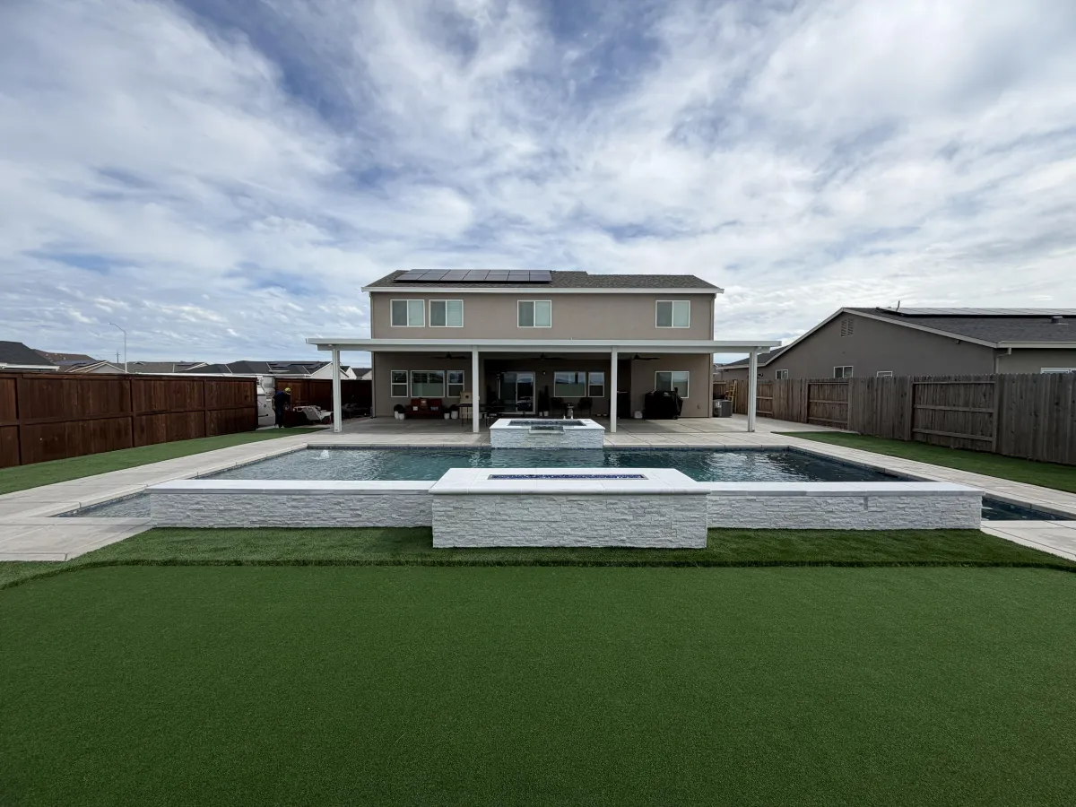 Vertical profile of luxury infinity pool in Bel Air