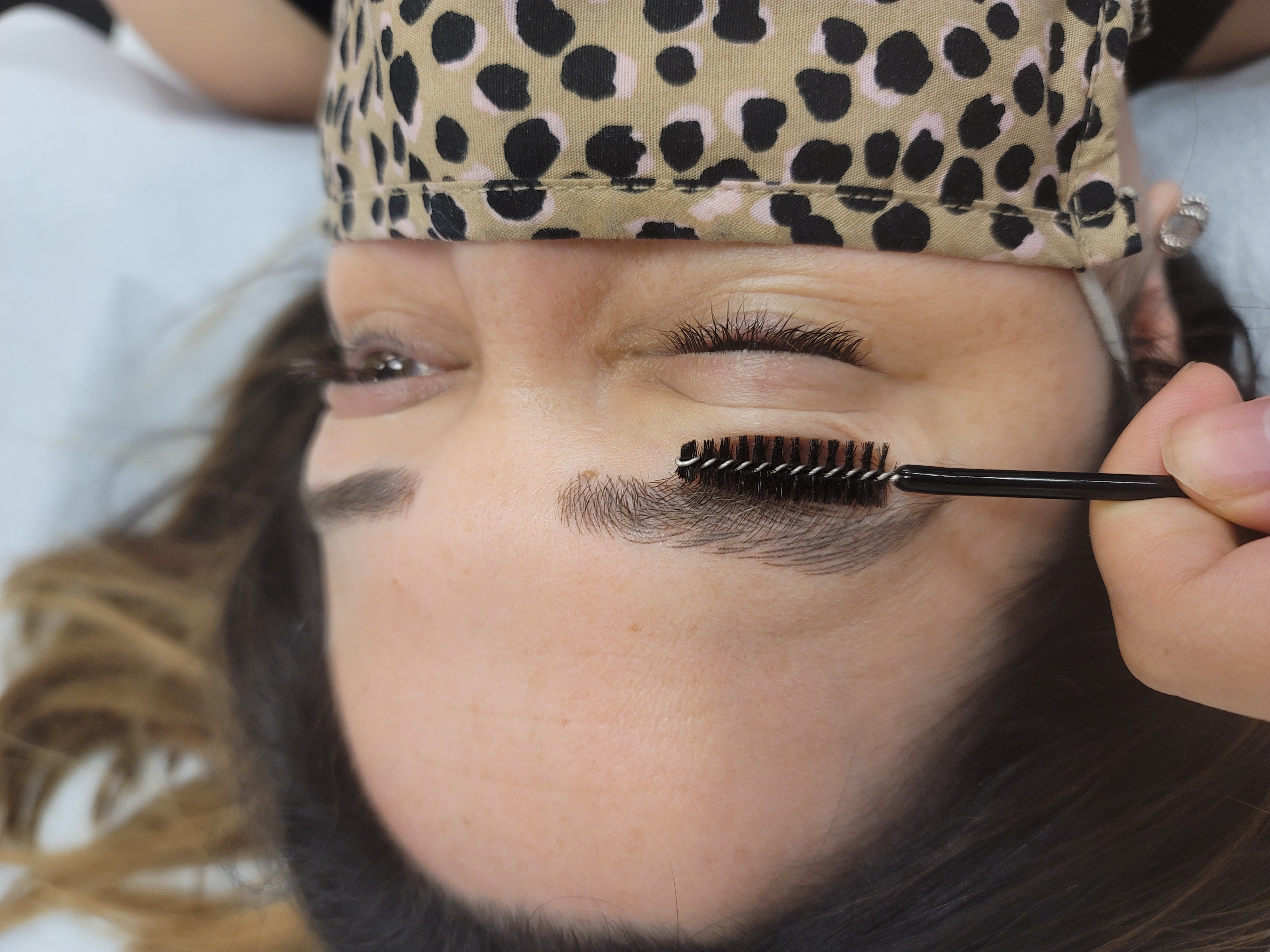 Nano brows lành một năm, sợi vẫn rõ nét tự nhiên — kỹ thuật PhiBrows
