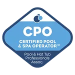 Certificación CPO de operador de piscinas y spas, destacando la asociación con profesionales de piscinas y jacuzzis.