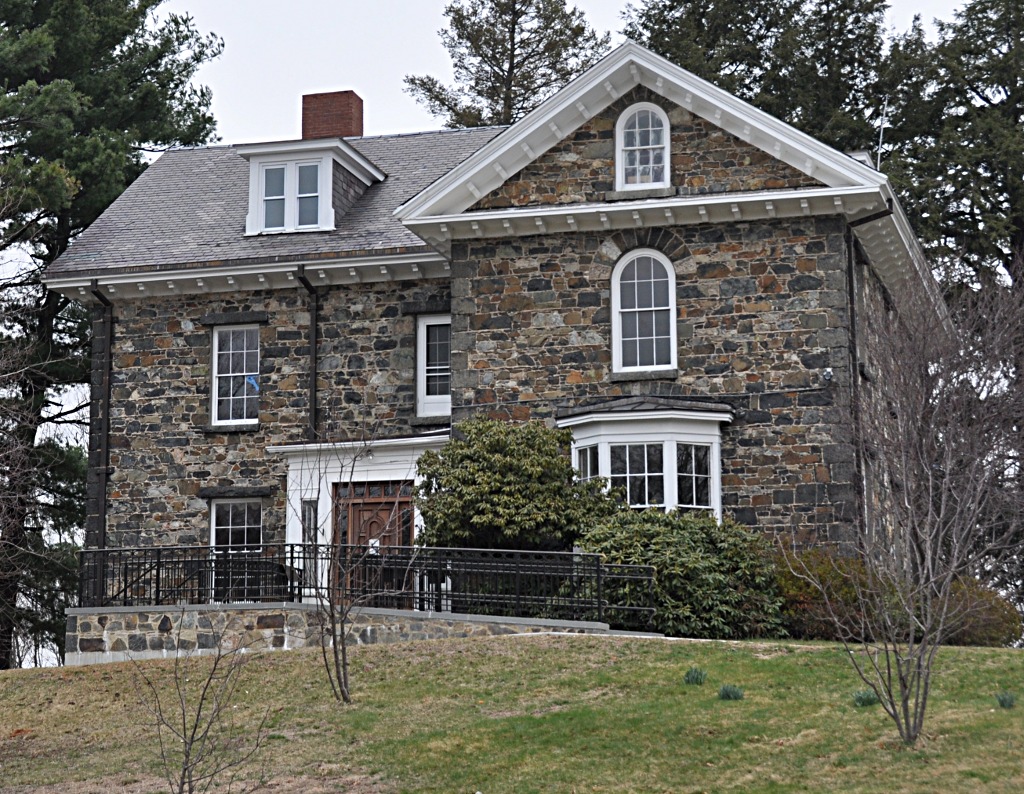 Rent a Car Stoneham, Massachusetts: Make Every Local Trip Easier