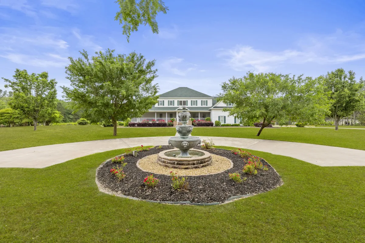 Top-rated real estate agent in Savannah, Georgia, selling high-quality homes