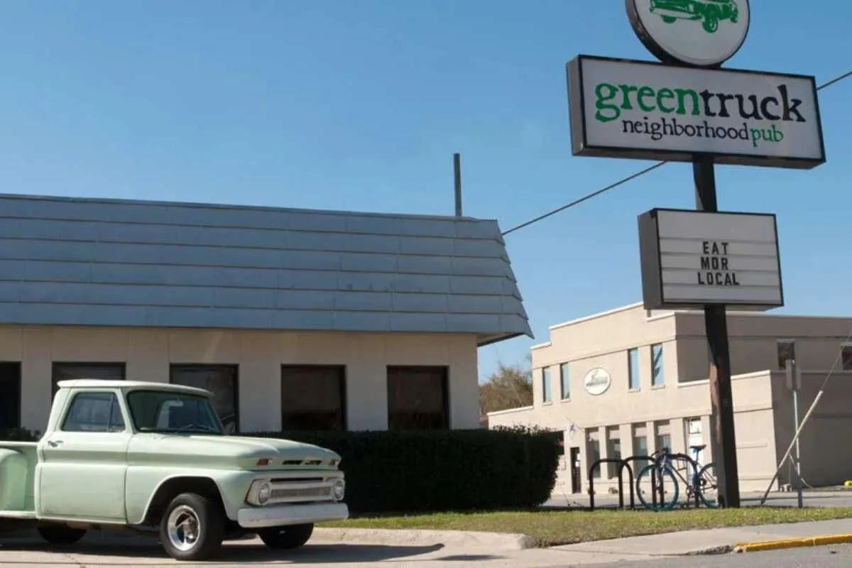 a photo of the Green Truck Neighborhood Pub near Midtown Savannah, Georgia