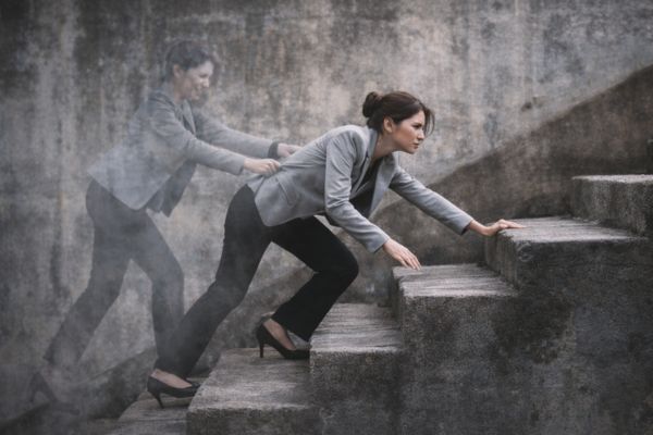 Mi az önszabotázs? – Amikor te magad állsz a saját sikered útjába