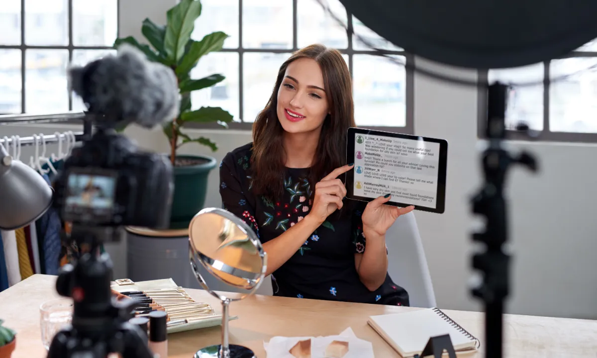 Content creator collaborating with a virtual assistant to manage posts and stay on brand