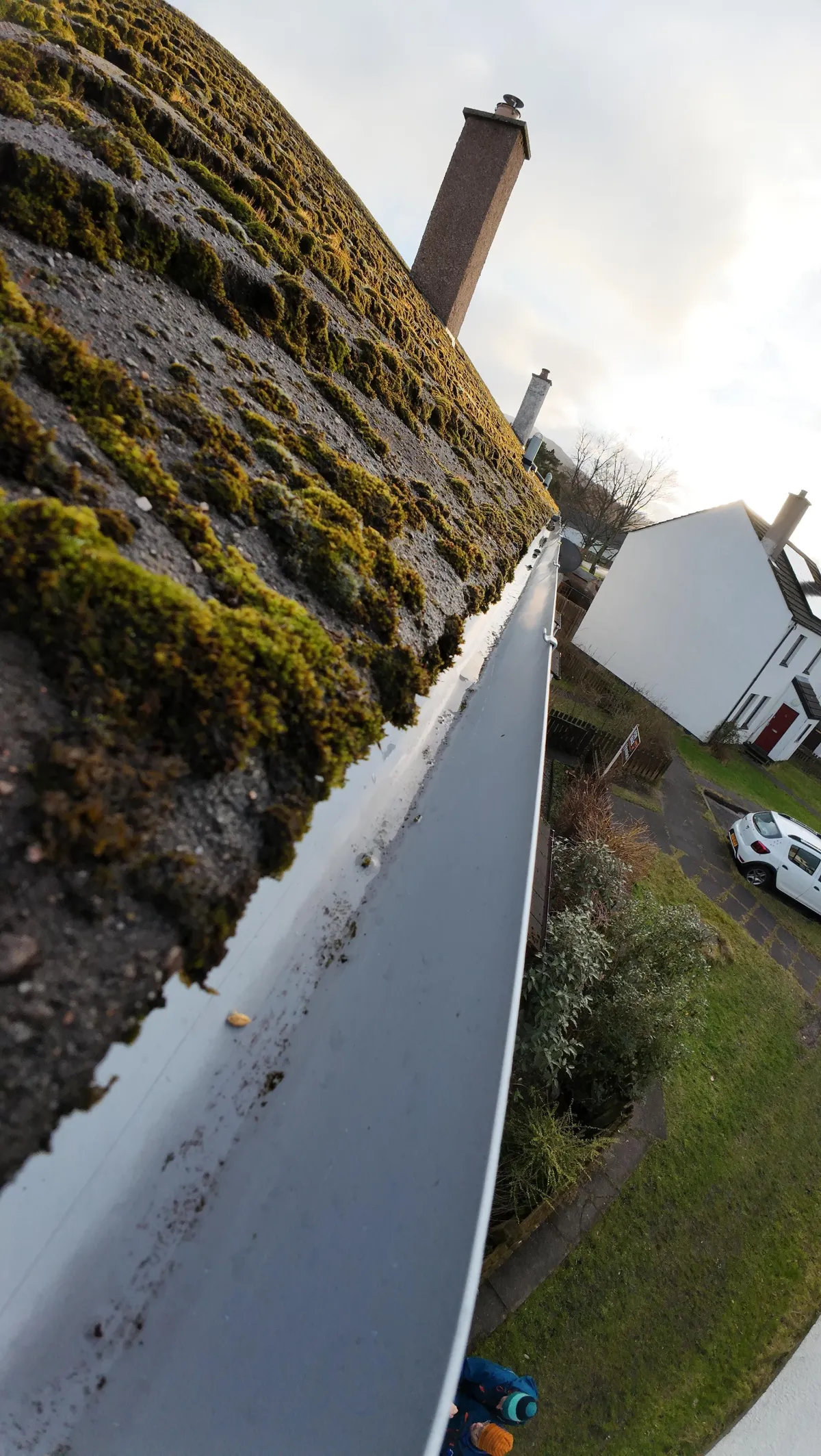 Gutter cleaning with the gutter vacuum