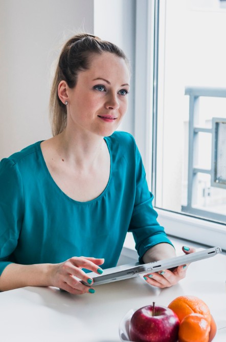 woman with fresh fruit, embodying healthy living promoted by an acupuncture clinic in woodbury mn.