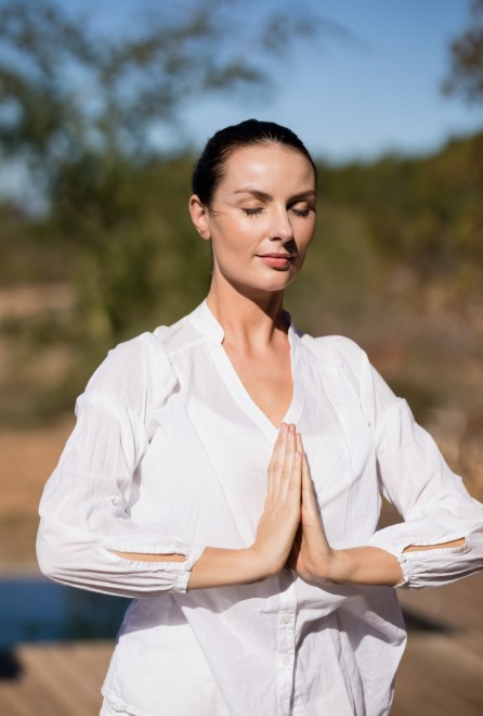 woman practicing a meditative posture, experiencing freedom from pain after a visit to the acupuncture clinic in woodbury mn.