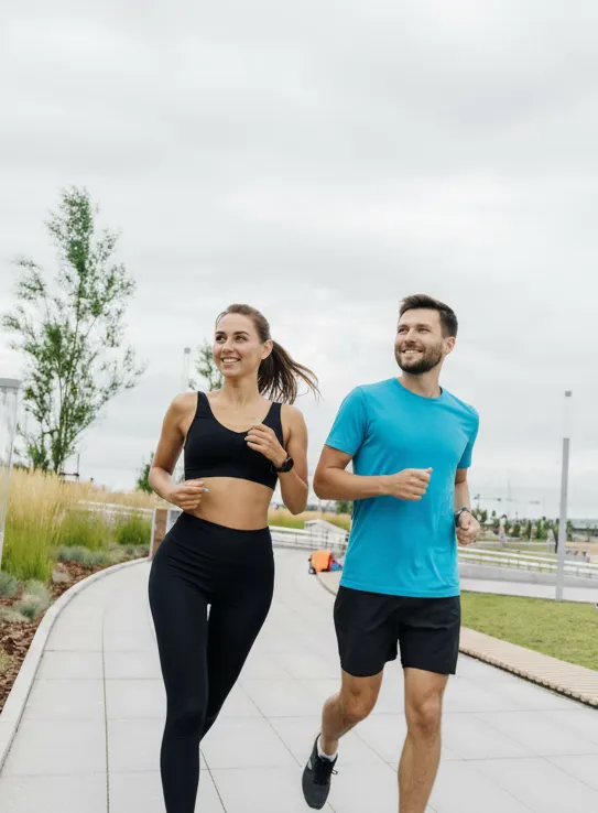 man and woman jogging outside feeling healthy after visiting a traditional chinese medicine clinic in woodbury mn.