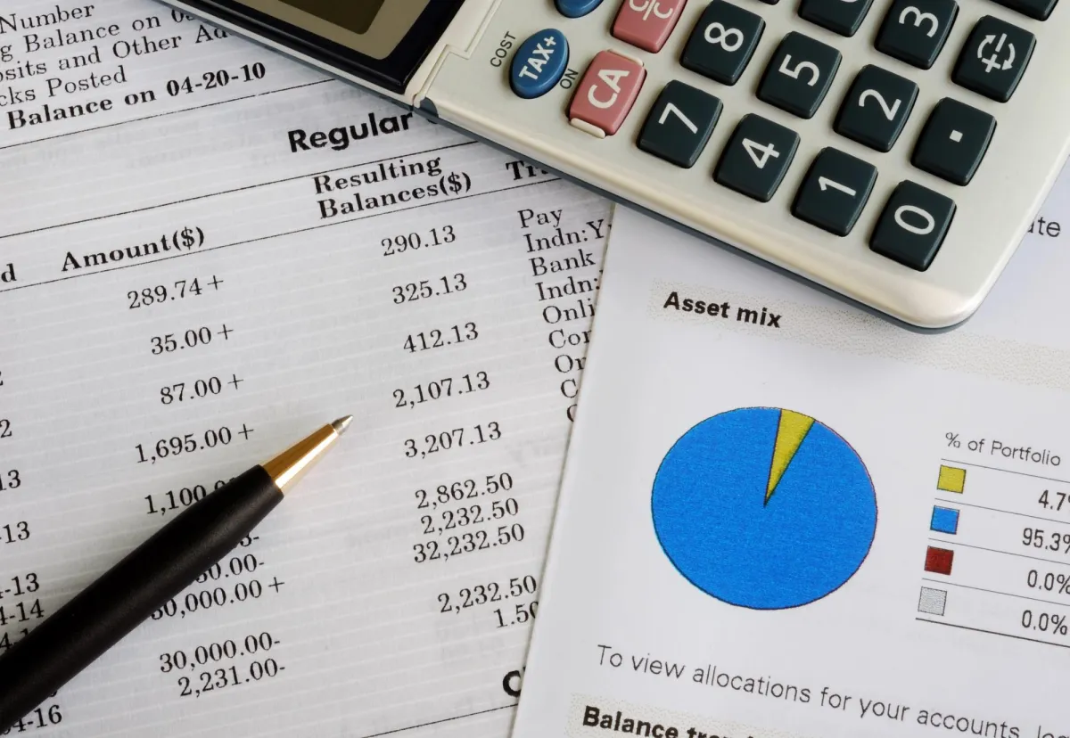 Check the monthly account statement and balance the portfolio