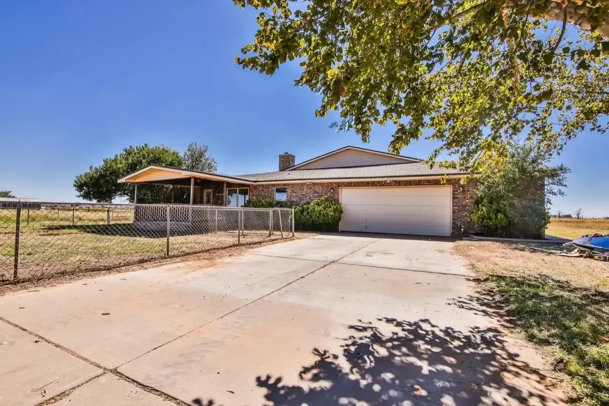 Lubbock Concrete builds and installs Driveway.