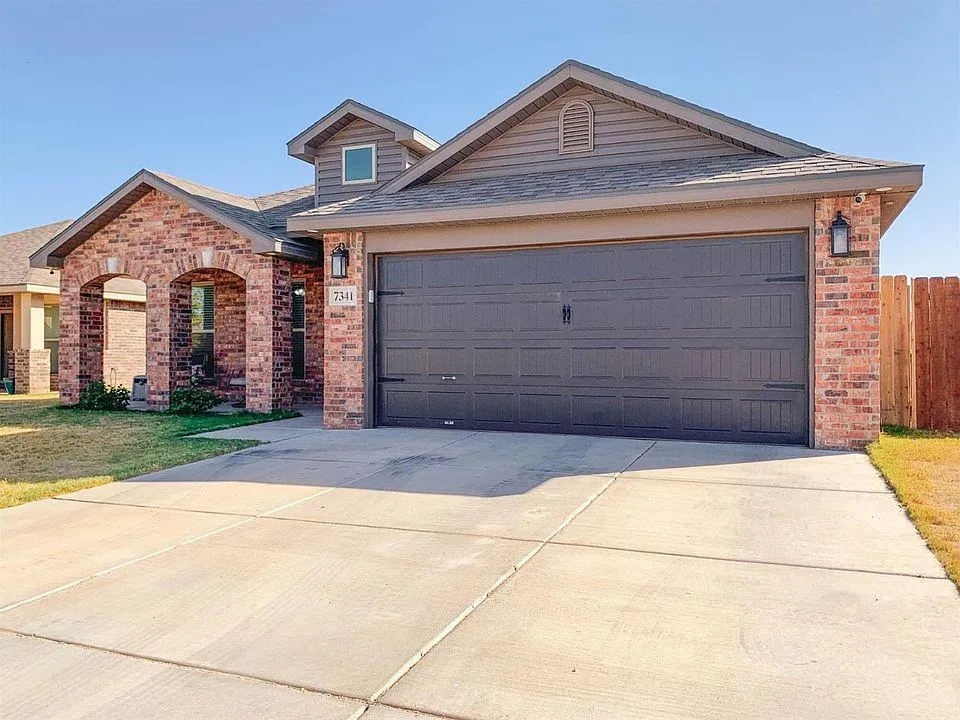 Lubbock Concrete builds and installs driveways