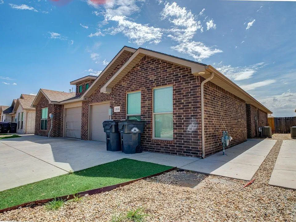 Lubbock Concrete builds and installs Pathway and Slab