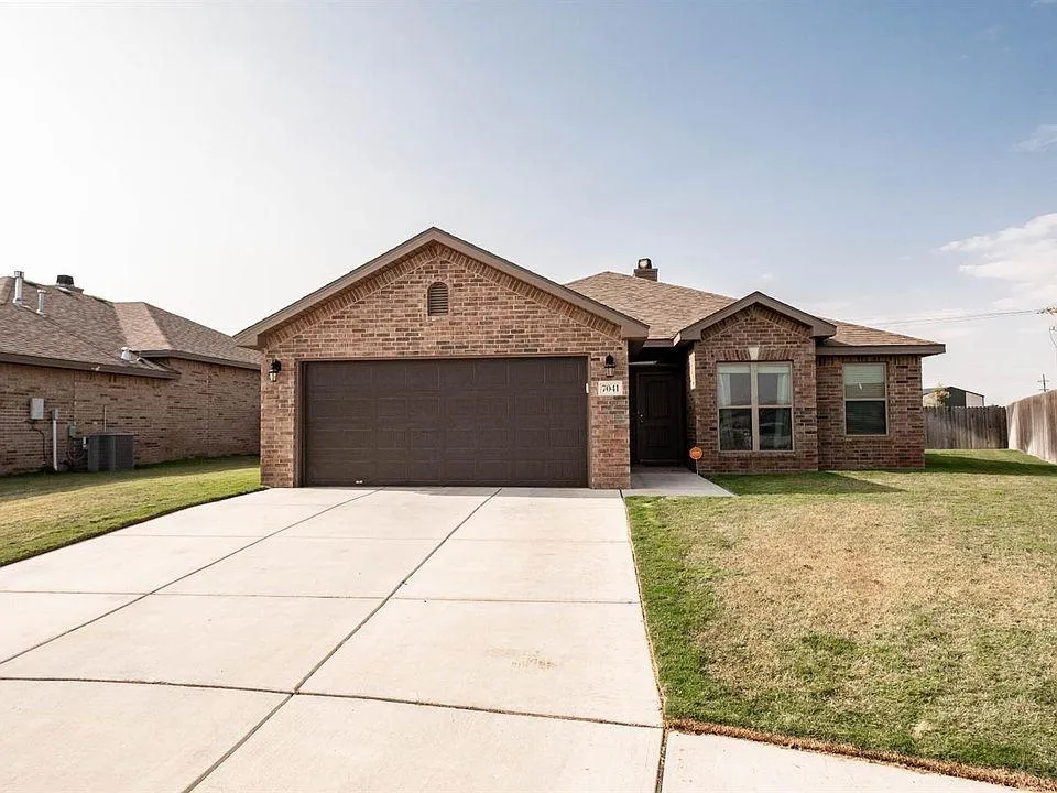 Lubbock Concrete builds and installs driveways