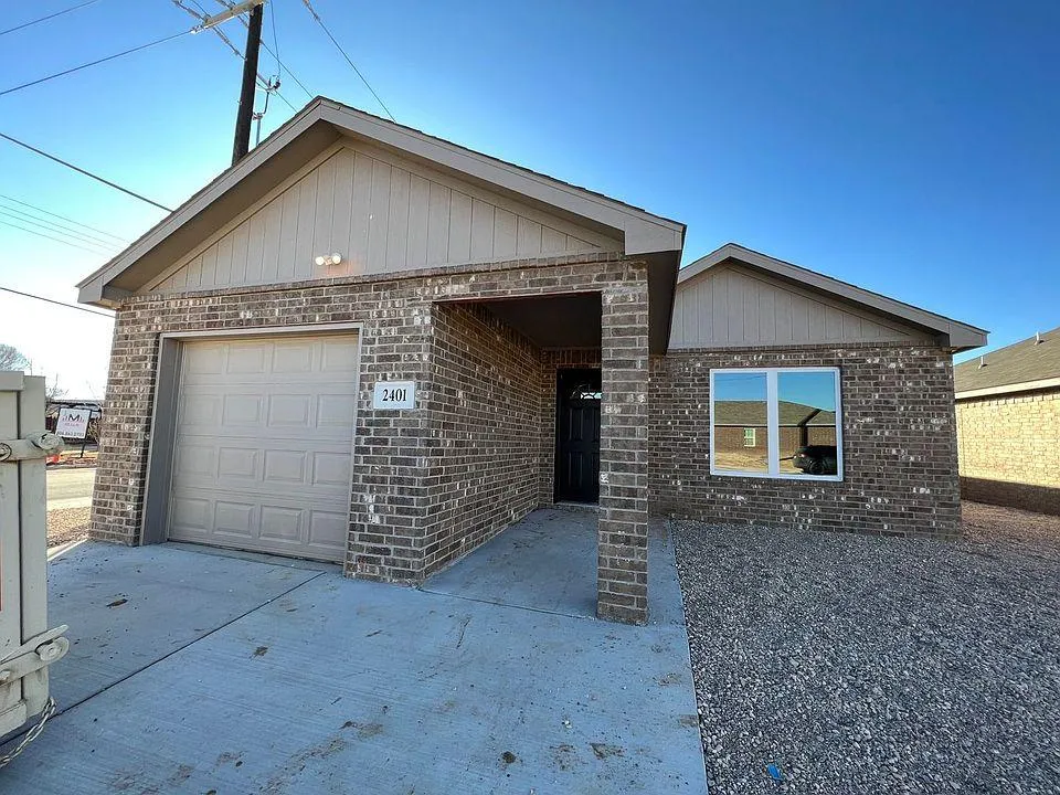 Lubbock Concrete builds and installs driveways