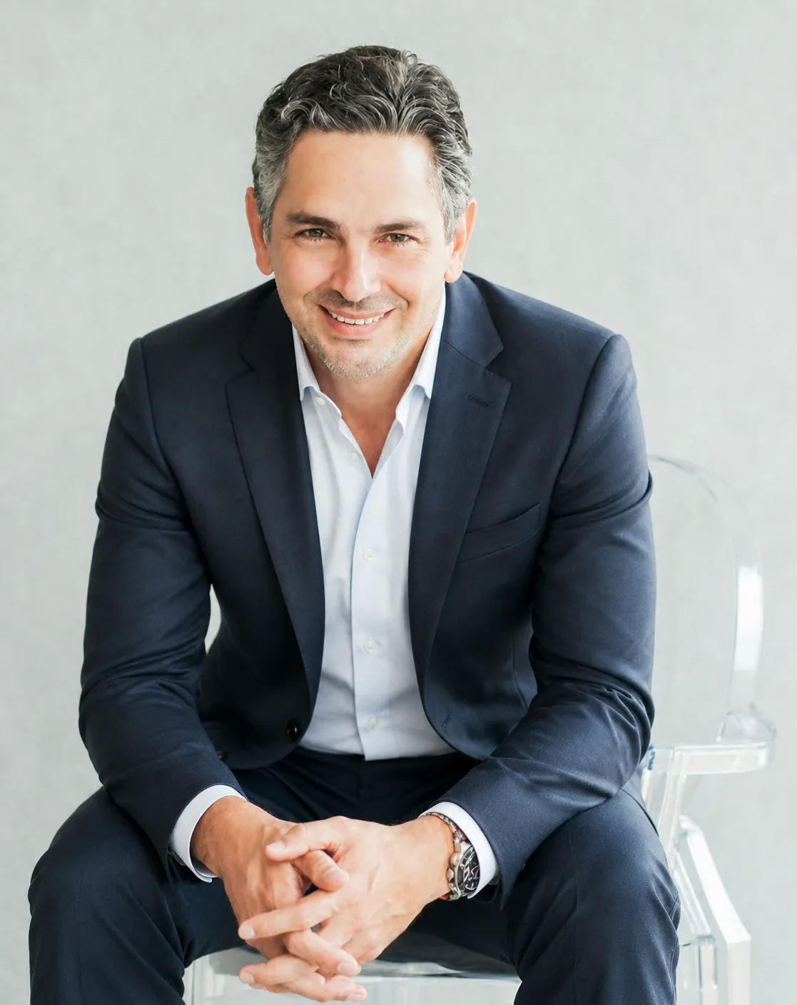 Dr. Alberto Tabash in a modern dental clinic